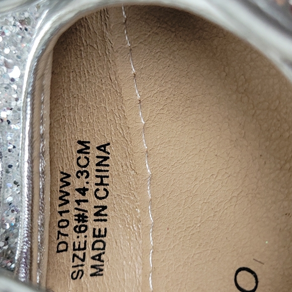 Shoe - Picture 3 of 6